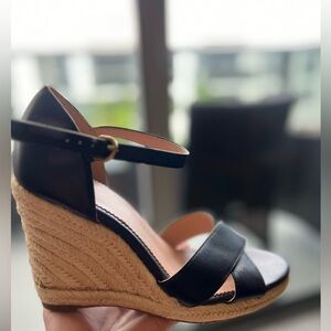 Black  wedge platforms